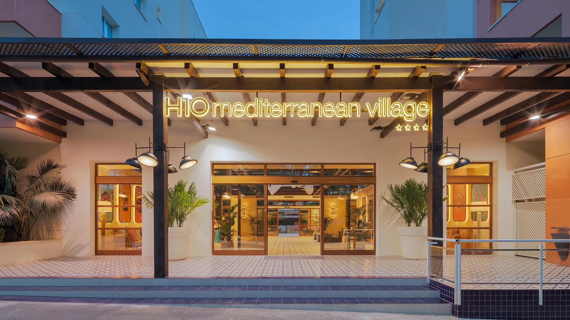 H10 Mediterranean Village Salou 4*,